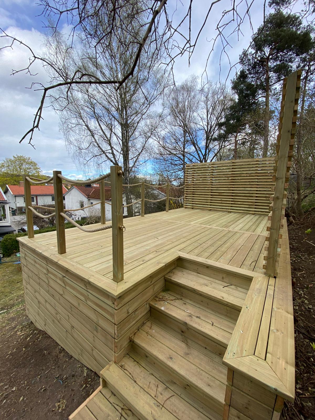 Installation av Pergolux pergola vid villa